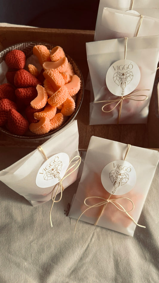 Wax melts artesanales de cera de soja con forma de fresa y gajo de mandarina - VIGGÓ STUDIO