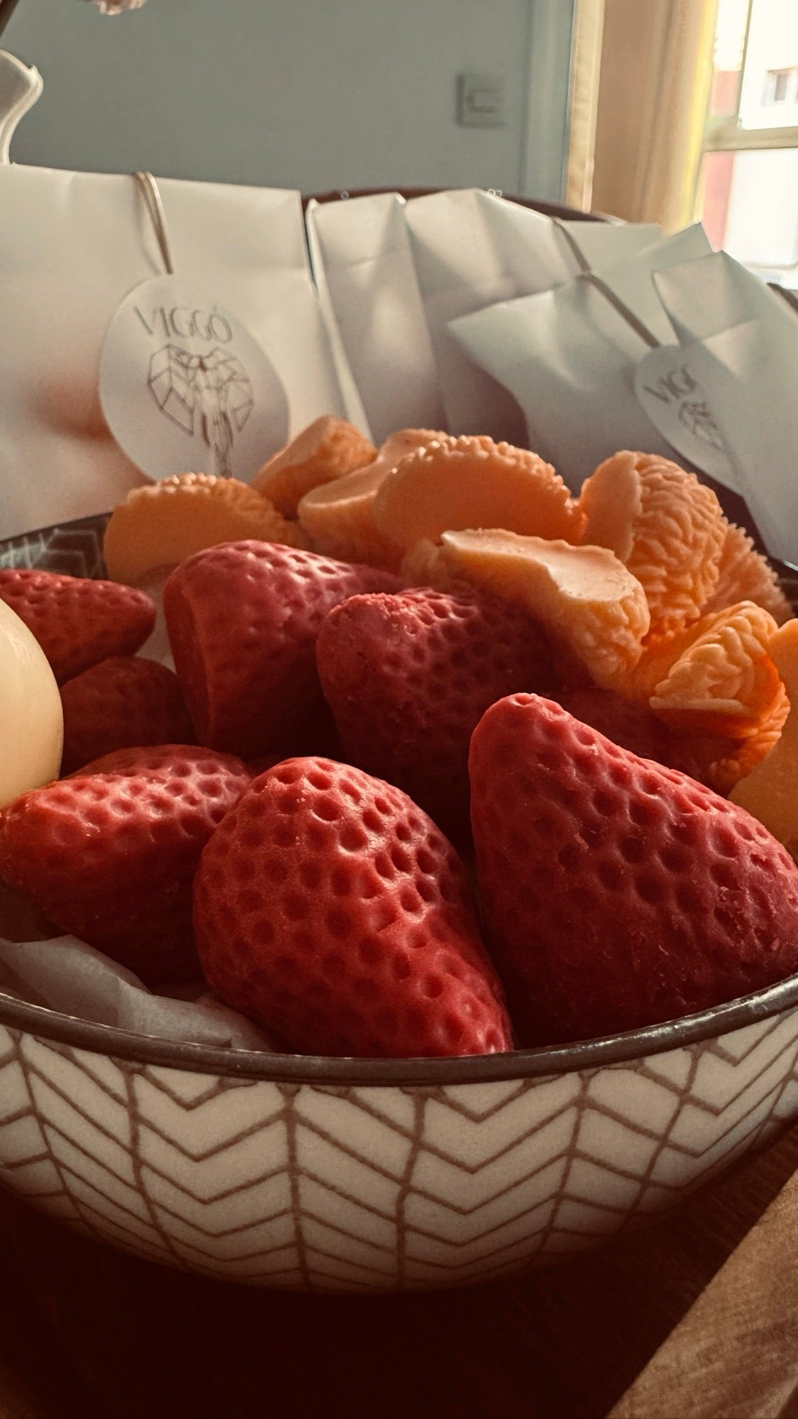 Wax melts artesanales de cera de soja con forma de fresa y gajo de mandarina - VIGGÓ STUDIO