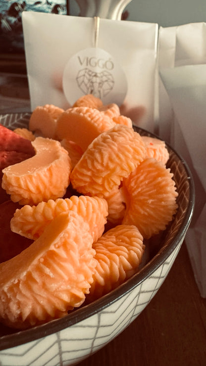 Wax melts artesanales de cera de soja con forma de fresa y gajo de mandarina - VIGGÓ STUDIO