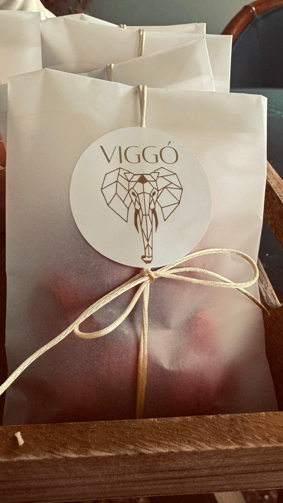 Wax melts artesanales de cera de soja con forma de fresa y gajo de mandarina - VIGGÓ STUDIO